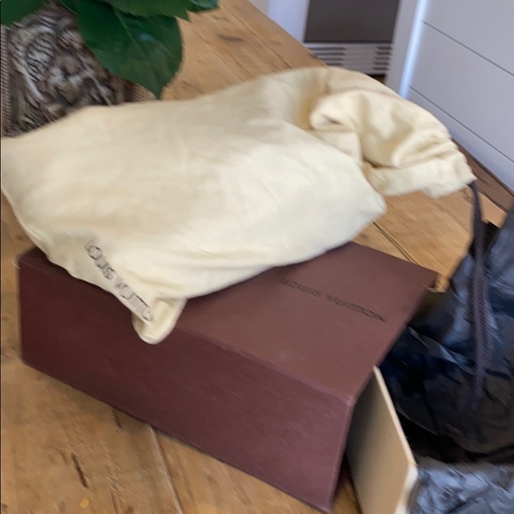 AUTHENTIC LV navy monogram canvas & leather sneaks - Picture 3 of 16